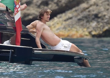 El centrocampista croata del Real Madrid, Luka Modric, se encuentra disfrutando de unas merecidas vacaciones junto a su familia en Portofino, pueblo pesquero ubicado en la costa de la Riviera Italiana, al sudeste de Génova.