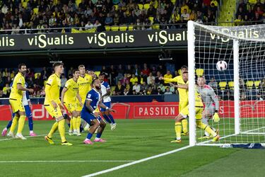 0-1. Primer córner del Atlético. Lanza Rodrigo Riquelme, Axel Witsel se anticipa en el primer palo, remata de cabeza, cruzado y se cuela por la escuadra izquierda Filip Jorgensen.