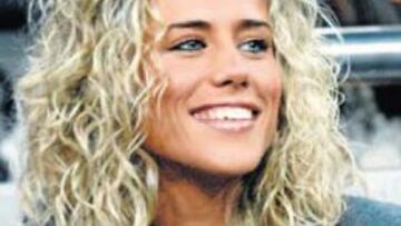 <b>¡La pillamos: es del Levante!</b> Puesto que ninguna de las muchachas que estuvieron en el Bernabéu se reían y ella sí, no hay duda: es del Levante y se lo pasó en grande. Si yo fuera Abel, la obligaba a hacer el saque de honor el domingo en Valencia.