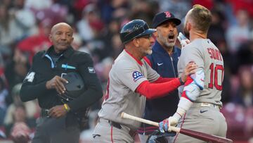 El juez principal del duelo entre Red Sox y Reds no tuvo una buena tarde y durante el juego sus decisiones fueron revertidas gracias al novedoso ABS