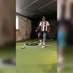 Pogba se pone la camiseta de la Juventus y abre una polémica