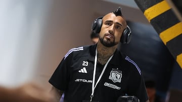 Arturo Vidal entró a la cancha del Cilindro y los hinchas de Racing lo recibieron así: el chileno respondió