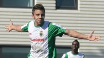 Isuardi, en un partido con el Racing.