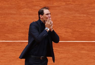 Rafa Nadal durante su emotivo homenaje en la pista Philippe-Chatrier. 