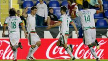 Piti celebra el gol con sus compañeros.