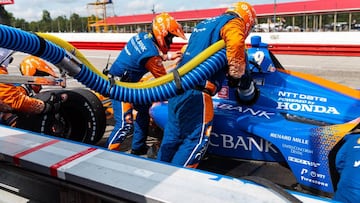 El monoplaza de Scott Dixon, motorizado por Honda, durante un pit stop.