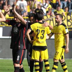 Marco Fabián ve desde la banca la salvación del Eintracht