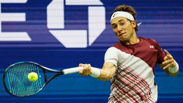 NEW YORK, NEW YORK - SEPTEMBER 06: Casper Ruud of Norway hits a forehand against Matteo Berrettini of Italy in the quarter finals of the men's singles at the US Open at the USTA Billie Jean King National Tennis Center on September 06, 2022 in New York City. (Photo by Frey/TPN/Getty Images)