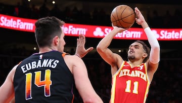 ATLANTA, GEORGIA - FEBRUARY 02: Trae Young #11 of the Atlanta Hawks attempts a shot against Josh Okogie #2 of the Phoenix Suns during the fourth quarter at State Farm Arena on February 02, 2024 in Atlanta, Georgia. NOTE TO USER: User expressly acknowledges and agrees that, by downloading and/or using this photograph, user is consenting to the terms and conditions of the Getty Images License Agreement. Kevin C. Cox/Getty Images/AFP (Photo by Kevin C. Cox / GETTY IMAGES NORTH AMERICA / Getty Images via AFP)