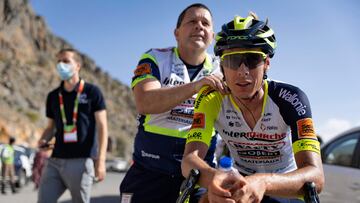 Hirt recupera el aliento tras vencer en la cima de Green Mountain, en el Tour de Omán.