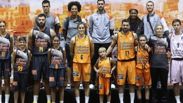 El Valencia Basket presentó sus equipaciones: la tercera, rosa