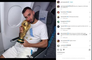 Argentina disfruta de la Copa del Mundo en el avión de vuelta a casa