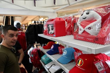 What is the official mascot for the Qatar 2022 World Cup?