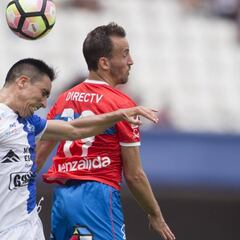 Jugadores de la UC le dedican el triunfo a Mario Salas