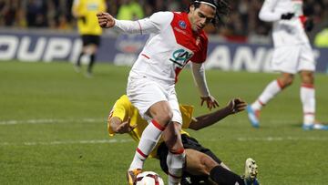 El delantero colombiano, Falcao Garc&iacute;a se lesion&oacute; en un partido de la Copa de Francia