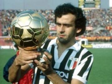 Michel Platini obtuvo el Balón de Oro tres años consecutivos: 1983, 1984 y 1985.