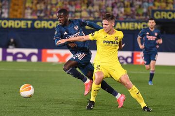 Nicolas Pépé y Juan Foyth.