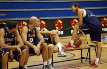 Los jugadores de la selección española, pasaron un buen rato, durante la grabación de un videoclip, para la canción oficial del Mundial de baloncesto, compuesta por el productor musical Carlos Jean