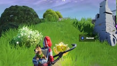 Desafío de Fortnite - Busca entre un hombre de roca gigante, un tomate coronado y un árbol cercado