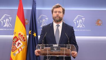 El portavoz parlamentario de Vox, Iv&aacute;n Espinosa de los Monteros, interviene en una rueda de prensa previa a una reuni&oacute;n de la Junta de Portavoces, en el Congreso de los Diputados, a 22 de marzo de 2022, en Madrid (Espa&ntilde;a).
 22 MARZO 2