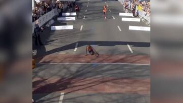 ¡Épico! Cae del cansancio y gana arrastrándose la maratón