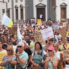 Canarias dice basta al turismo masivo con manifestaciones multitudinarias