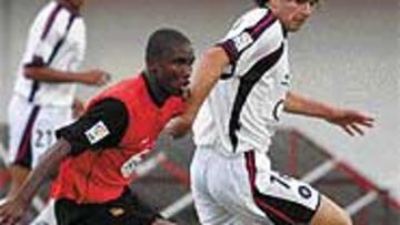 <b>TIRÓ DEL CARRO</B>. Etoo realizó una muy buena primera parte, aunque le faltó el gol.