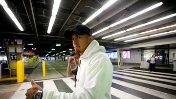 Futbol, llegada de los jugadores de la seleccion chilena a Miami
El jugador de la seleccion chilena Nicolas Castillo es fotografiado a su arribo al aeropuerto internacional de esta ciudad.
Chile enfrentara a Peru el proximo viernes en un partido amistoso en el estadio Hard Rock de Miami, Estados Unidos.
08/10/2018
Andres Pina/Photosport

Football, Chilean National team players arrival at Miami.
Chilean National team player Nicolas Castillo is pictured as he arrives at the Miami international airport.
Chile will face Peru in a friendly match next friday at the Hard Rock stadium in Miami, United States.
08/10/2018
Andres Pina/Photosport