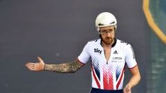 Bradley Wiggins gesticula tras la prueba de puntuaci&oacute;n este jueves en Londres.