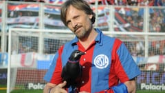 Viggo Mortensen llevó su pasión futbolística al cine: así lo demostró en esta escena de ‘Carlito’s Way’