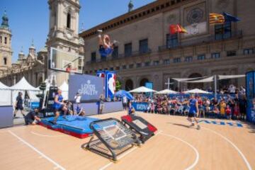 Zaragoza se engalana y disfruta al máximo con el NBA Zone