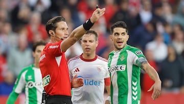 30/11/25 PARTIDO PRIMERA DIVISION
SEVILLA - BETIS
SUSPENSION TEMPORAL PARTIDO LANZAMIENTO OBJETOS ARBITRO MUNUERA MONTERO