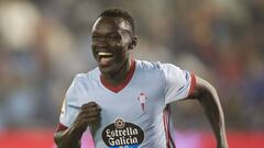 Pione Sisto celebra el primer tanto del partido entre el Celta y el Girona disputado en Bala&iacute;dos. 