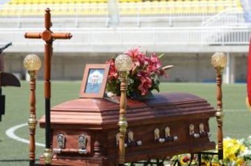 Más de mil personas llegaron al estadio para despedir a Lucio Fariña en Quillota.