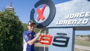 Jorge Lorenzo estrena monolito en la curva que lleva su nombre.