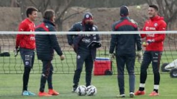 Jorge Sampaoli buscó sin éxito la liberación anticipada de Medel, Pinilla y Carmona.