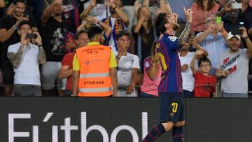 Barcelona&#039;s Argentinian forward Lionel Messi celebrates after scoring a goal during the Spanish league football match between Barcelona and Alaves at the Camp Nou stadium in Barcelona on August 18, 2018. (Photo by LLUIS GENE / AFP)