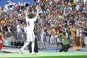 2009.06.30 | ​Alrededor de 55,000 aficionados se dieron cita en el Bernabéu para darle la bienvenida.