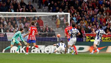 4-0. Centro de Javi Galán al corazón del área y Alexander Sorloth, con la izquierda, saca un disparo cruzado para batir una vez más a Alejandro Remiro.
