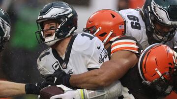 Los Browns derrotaron a los Eagles, quienes acumulan seis descalabros en 2020, y ante una irregular actuación de Wentz, Pederson ha respaldado al pasador.