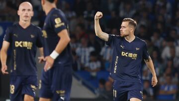 Toni Martínez celebrando su gol en San Sebastián.
