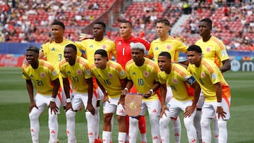 Colombia's players pose for team photo before the start of the 2025 FIFA U-20 World Cup third place football match between Colombia and France at the National Stadium in Santiago on October 18, 2025. (Photo by Raul BRAVO / AFP)
