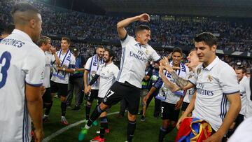 El Real Madrid celebra LaLiga en La Rosaleda.