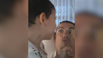 La escena vale oro: Cristiano ense?芍ndole a su hijo Mateo, de dos a?os, c車mo gritar el ?Siuuuu!