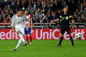 El Atlético se proclamó campeón de LaLiga 2013-14 y el Real Madrid de la Copa, después de eliminar al equipo rojiblanco en semifinales en un partido de vuelta donde Cristiano recibió el impacto de un mechero en su cabeza. El Atlético llegaba eufórico el 24 de mayo de 2014 a Lisboa para disputar la segunda final de Champions de su historia. Una semana antes había empatado en el Camp Nou, resultado suficiente para levantar el título doméstico, pero perdía a Arda Turan y a un Diego Costa que solo aguantó ocho minutos de final. Un gol de Godín parecía que serviría al Atlético para certificar un doblete histórico, pero Sergio Ramos consiguió el empate en el tiempo de descuento. Cristiano había vivido un partido discreto, sin espacios y pocas oportunidades. Pero en la prórroga, el Atlético fue notando el desgaste físico y el Madrid vio el frente de ataque abierto. Bale puso el 2-1, Marcelo el 3-1 y en los últimos instantes Cristiano marcó su primer gol en Champions a los rojiblancos desde el punto de penalti, celebrándolo sin camiseta antes de levantar la segunda orejona de su carrera.  