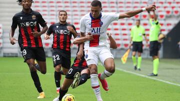Paris Saint-Germain's French forward Kylian Mbappe fights for the ball during the French L1 football match between OGC Nice and Paris Saint Germain at The Allianz Riviera Stadium in Nice, south-eastern France on September 20, 2020. (Photo by Valery H