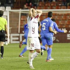 El Fuenlabrada mete en más problemas al Albacete