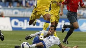 <b>POLÉMICA. </b>Nauzet en un derbi canario disputado en 2009.