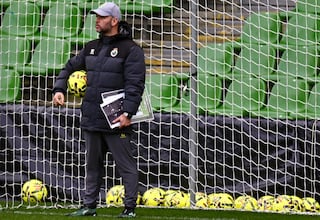 José Alberto: “¿Fichar lateral derecho? Estoy súper contento con la plantilla”