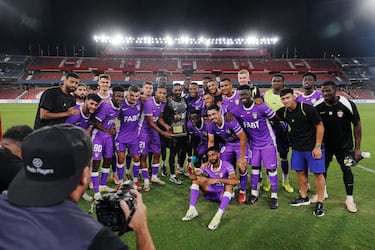 Severa derrota del Granada con malestar de la afición